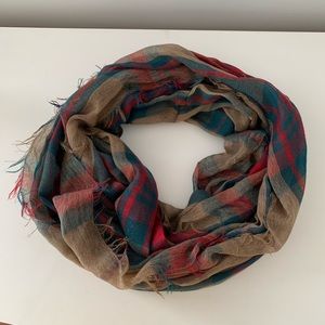 Plaid patterned scarf